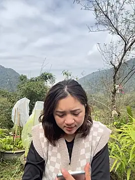 Lonnina online show from 11/21/25, 05:28