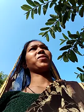 Snapshot of Fasfas2 chatting on 11/13/25, 10:25 Fasfas2 online show from 11/13/25, 10:25