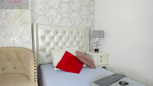 Snapshot of amara_rousse chatting on 09/11/25, 11:43 amara rousse online show from 09/11/25, 11:43