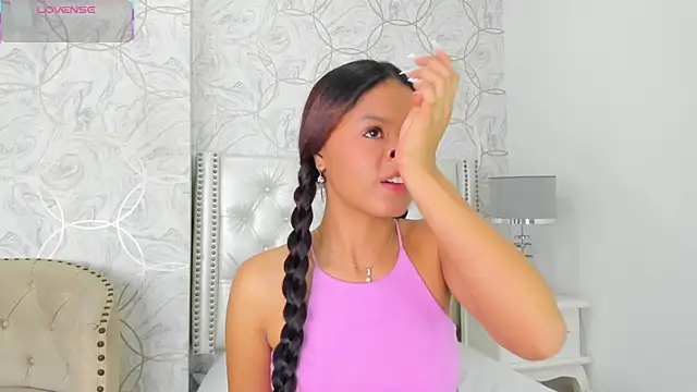 Snapshot of amara_rousse chatting on 09/24/25, 11:35 amara rousse online show from 09/24/25, 11:35