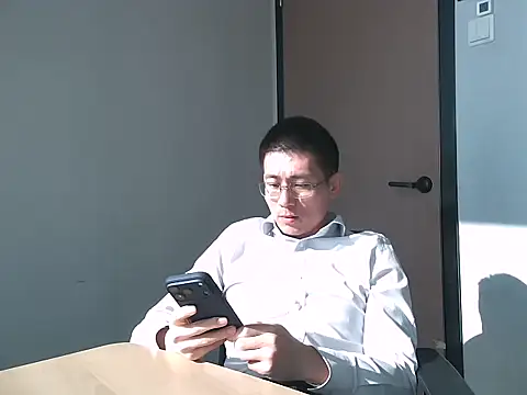 Snapshot of miniyellower chatting on 11/19/25, 02:55 miniyellower online show from 11/19/25, 02:55