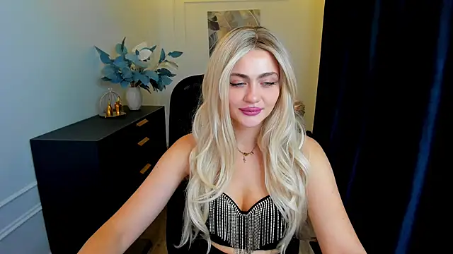 LeslieMineg online show from 09/11/25, 08:20