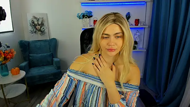 LeslieMineg online show from 10/18/25, 07:36