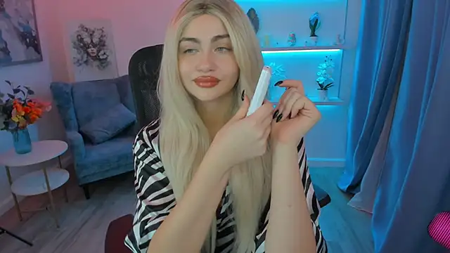 LeslieMineg online show from 11/11/25, 11:43