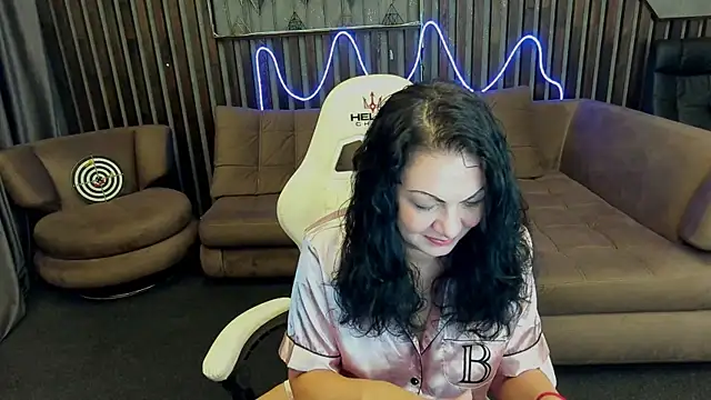 Snapshot of IrisMoonn chatting on 09/24/25, 06:33 IrisMoonn online show from 09/24/25, 06:33