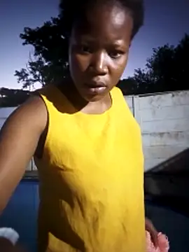 CuteDarkChoc online show from 10/25/25, 04:46