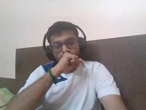 Snapshot of GOJO_1 chatting on 10/27/25, 02:21 GOJO 1 online show from 10/27/25, 02:21