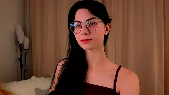 ArlineJanik online show from 10/15/25, 11:43