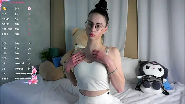 ArlineJanik online show from 11/21/25, 11:42