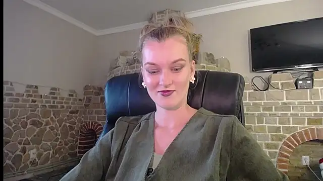 Snapshot of MysticVenus_ chatting on 09/16/25, 02:51 MysticVenus online show from 09/16/25, 02:51