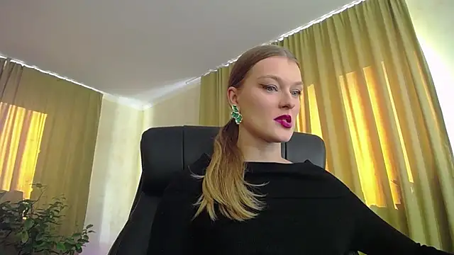 Snapshot of MysticVenus_ chatting on 10/20/25, 01:44 MysticVenus online show from 10/20/25, 01:44