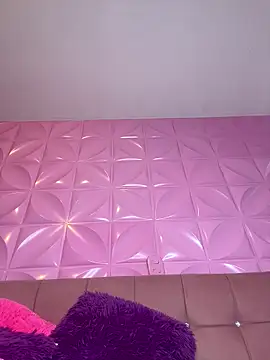 Juanita-Diaz online show from 10/21/25, 08:42