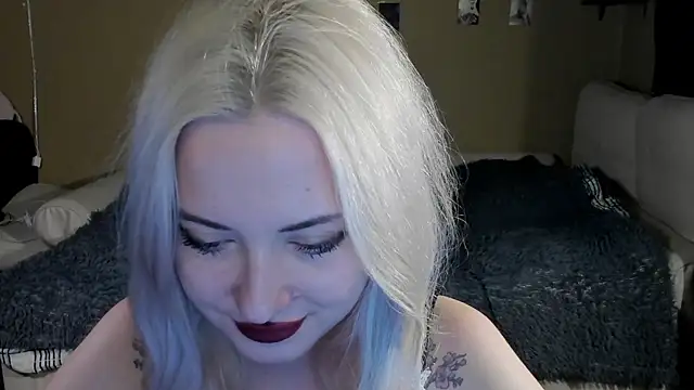Snapshot of velunnight chatting on 09/10/25, 04:18 velunnight online show from 09/10/25, 04:18