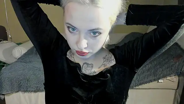 Snapshot of velunnight chatting on 09/18/25, 04:42 velunnight online show from 09/18/25, 04:42