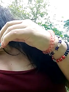 Snapshot of ___SARAH___ chatting on 11/23/25, 05:46 SARAH online show from 11/23/25, 05:46