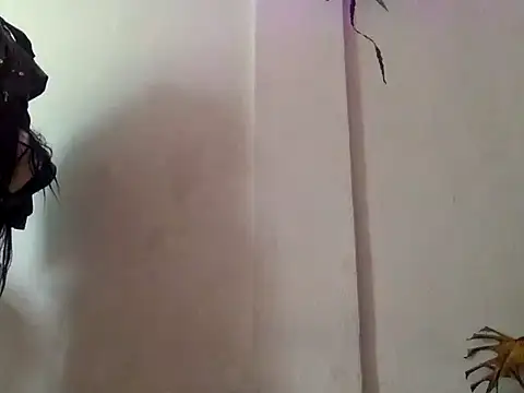 chrisalmeid  online show from 11/04/25, 10:03