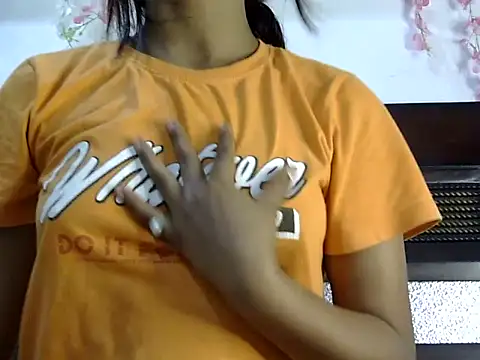Snapshot of Darlo99 chatting on 09/10/25, 11:32 Darlo99 online show from 09/10/25, 11:32