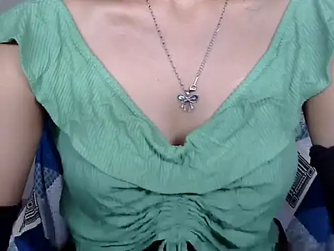 Snapshot of Riva_arora01 chatting on 10/25/25, 11:40 Riva arora01 online show from 10/25/25, 11:40