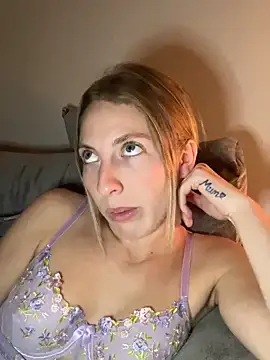 Snapshot of CheekyChelseaX chatting on 11/11/25, 08:20 CheekyChelseaX online show from 11/11/25, 08:20