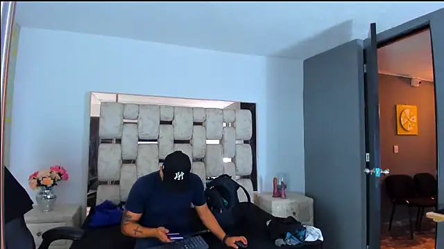 Snapshot of AngelAndChris chatting on 09/18/25, 12:07 AngelAndChris online show from 09/18/25, 12:07
