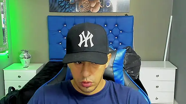 Snapshot of AngelAndChris chatting on 09/24/25, 12:08 AngelAndChris online show from 09/24/25, 12:08