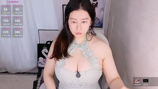 Snapshot of Scarlett-oracle chatting on 11/30/25, 11:09 Scarlett-oracle online show from 11/30/25, 11:09