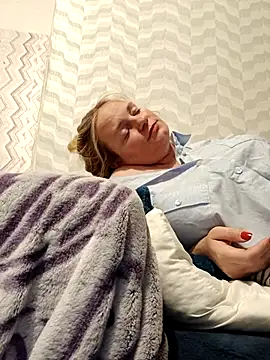 Snapshot of LeoGirlOh chatting on 09/15/25, 10:10 LeoGirlOh online show from 09/15/25, 10:10