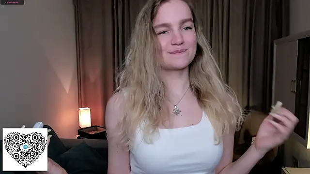 Snapshot of KerenFurguson chatting on 10/08/25, 08:17 KerenFurguson online show from 10/08/25, 08:17