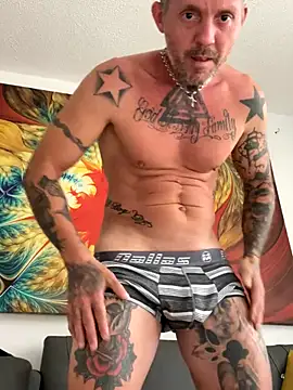 Snapshot of MagicLex1 chatting on 10/12/25, 08:08 MagicLex1 online show from 10/12/25, 08:08