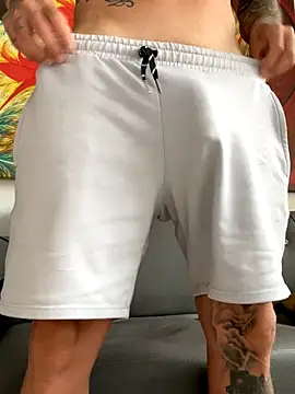 Snapshot of MagicLex1 chatting on 10/13/25, 08:31 MagicLex1 online show from 10/13/25, 08:31