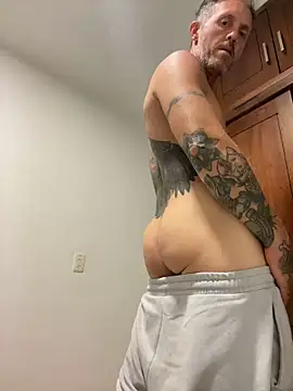 Snapshot of MagicLex1 chatting on 10/20/25, 05:30 MagicLex1 online show from 10/20/25, 05:30