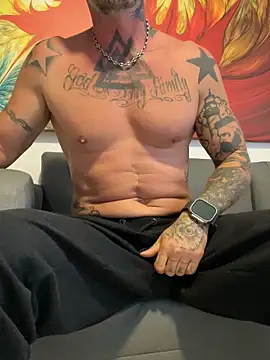 Snapshot of MagicLex1 chatting on 10/24/25, 08:27 MagicLex1 online show from 10/24/25, 08:27