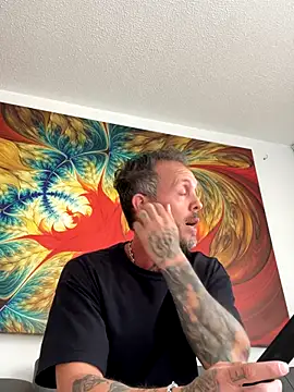 Snapshot of MagicLex1 chatting on 10/27/25, 04:22 MagicLex1 online show from 10/27/25, 04:22