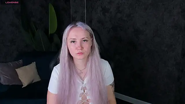 Joyce Howard online show from 10/10/25, 02:21