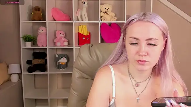 Joyce Howard online show from 10/15/25, 02:11