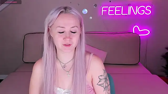 Joyce Howard online show from 10/19/25, 02:23