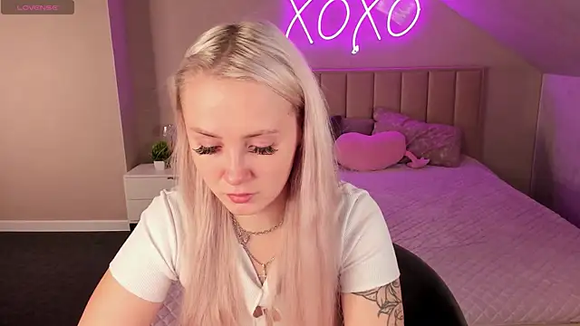 Joyce Howard online show from 10/22/25, 02:12