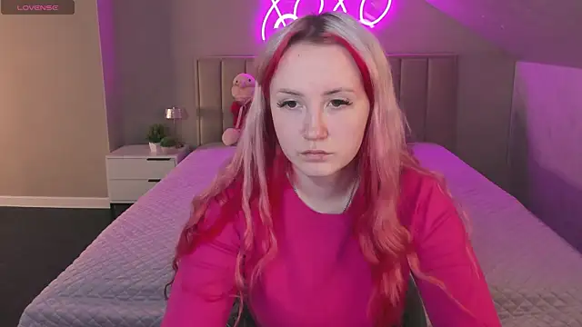 Joyce Howard online show from 11/18/25, 01:22