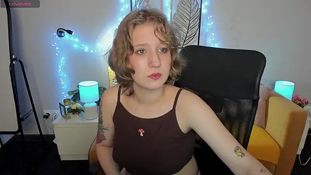 Hailey Foxy online show from 09/19/25, 08:49