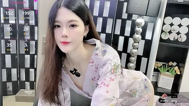 Yueyue-MM online show from 10/16/25, 12:11