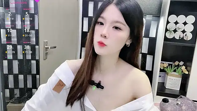 Yueyue-MM online show from 10/26/25, 12:16