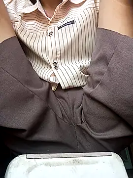 simi-lucy online show from 10/28/25, 06:28