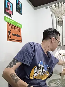 dinho carioca online show from 10/23/25, 03:39