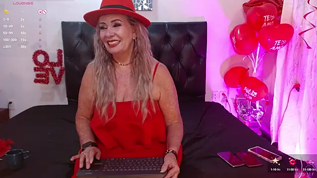 Snapshot of _SARAI_DUPONT chatting on 02/12/25, 12:27 SARAI DUPONT online show from 02/12/25, 12:27