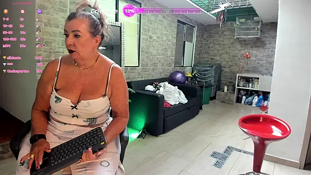 Snapshot of _SARAI_DUPONT chatting on 10/02/25, 12:45 SARAI DUPONT online show from 10/02/25, 12:45