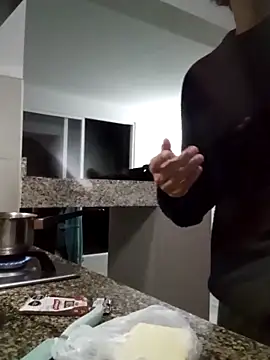 Snapshot of Alejandro92_cali chatting on 10/22/25, 04:46 Alejandro92 cali online show from 10/22/25, 04:46