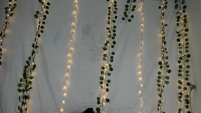 Snapshot of Zulema_R1 chatting on 10/14/25, 03:18 Zulema R1 online show from 10/14/25, 03:18