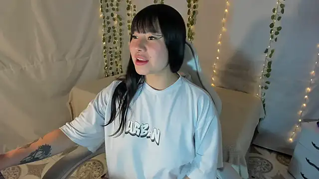 Snapshot of Zulema_R1 chatting on 11/03/25, 03:08 Zulema R1 online show from 11/03/25, 03:08