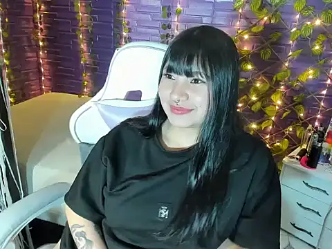 Snapshot of Zulema_R1 chatting on 11/14/25, 03:16 Zulema R1 online show from 11/14/25, 03:16