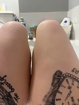 Snapshot of ChelseaSummerr chatting on 10/24/25, 06:37 ChelseaSummerr online show from 10/24/25, 06:37